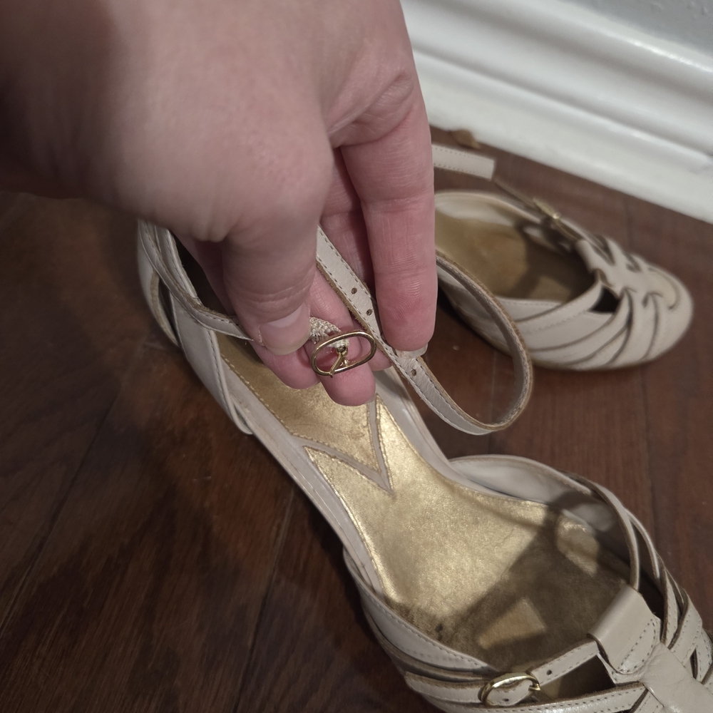 Vintage Elegant Cream Strappy Heels - Picture 5 of 9